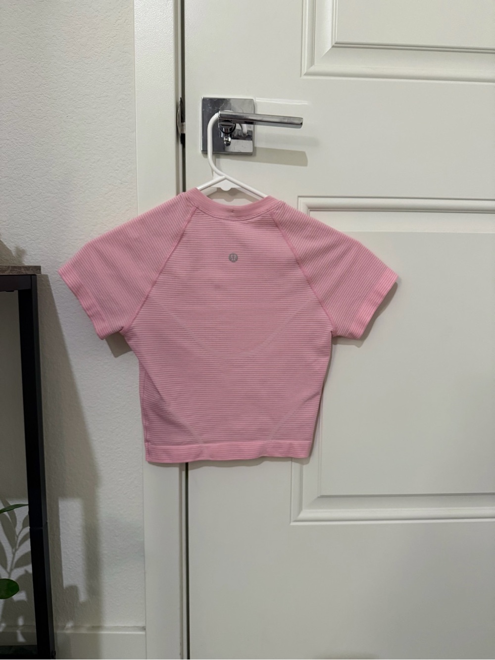 Lululemon Swiftly Tech Cropped Short Sleeve Pink Pearl/Candy Cloud - Picture 3 of 5